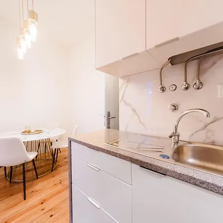 Stylish 5br In Apartment