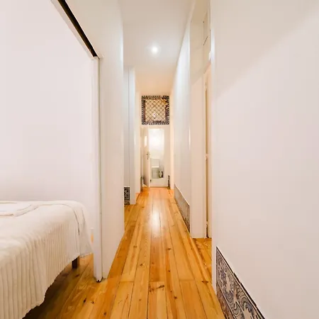 Stylish 5br In Apartment