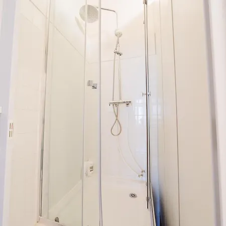 Stylish 5br In شقة