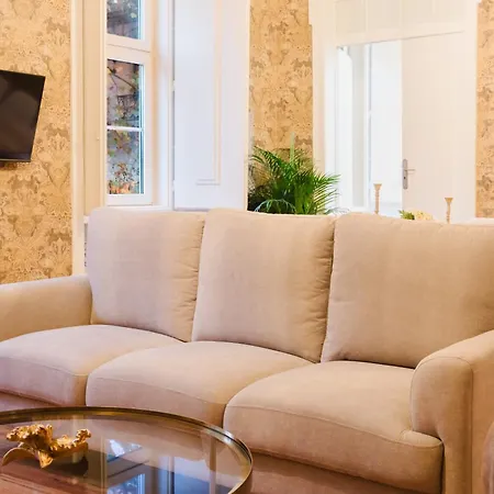 Stylish 5br In Apartment