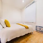 Stylish 5br In Apartment Lissabon