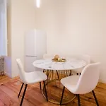 Apartment Stylish 5br In Lissabon